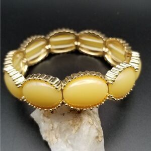 Yellow sunshine bracelet. B512